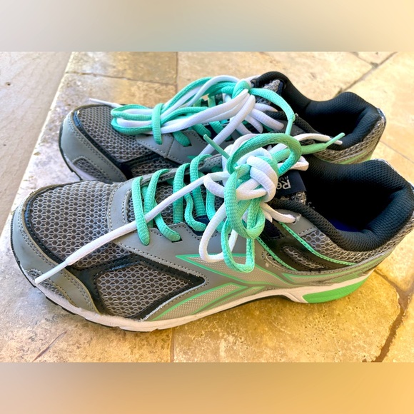 Reebok women’s running shoe with memory tech DMX ride - Picture 3 of 9